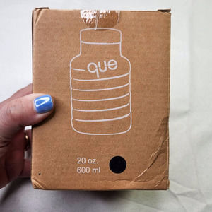 Que Black Silicone Collapsible Water Travel Reusable Container Bottle 20 Oz. NIB